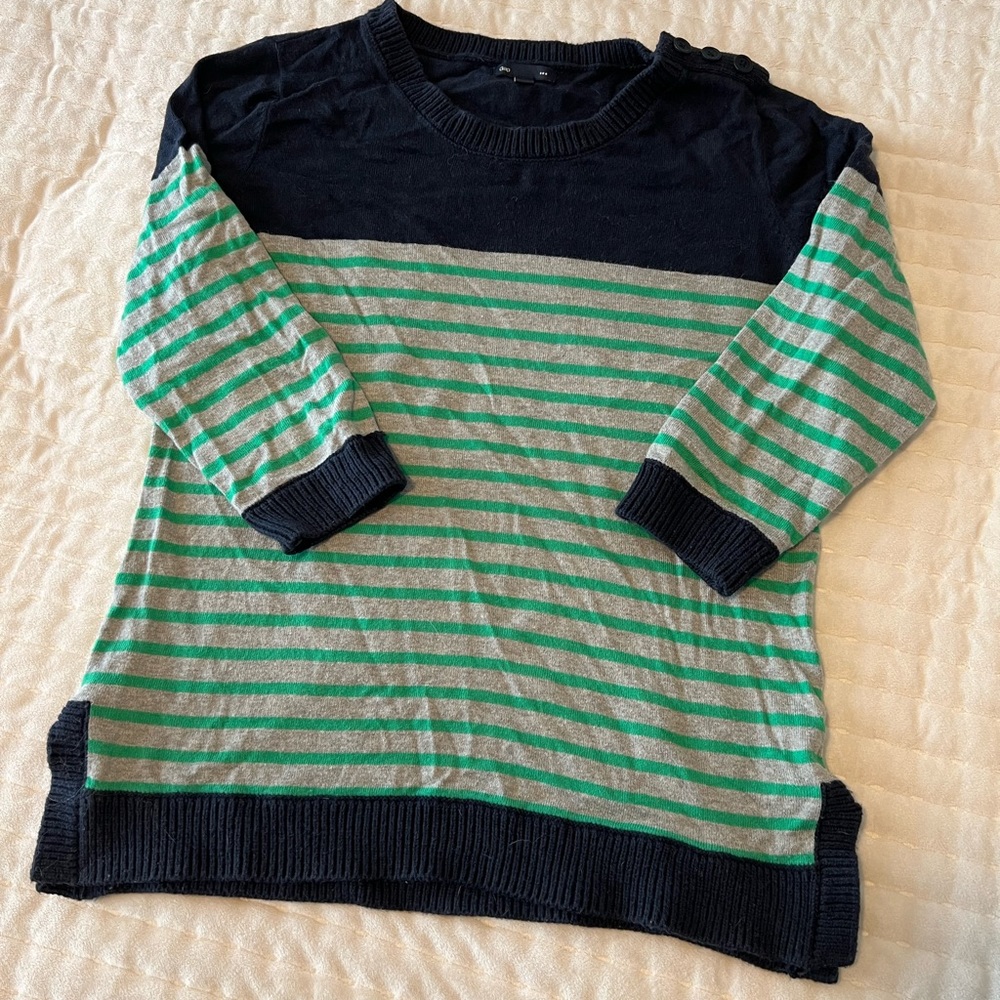 Gap sweater